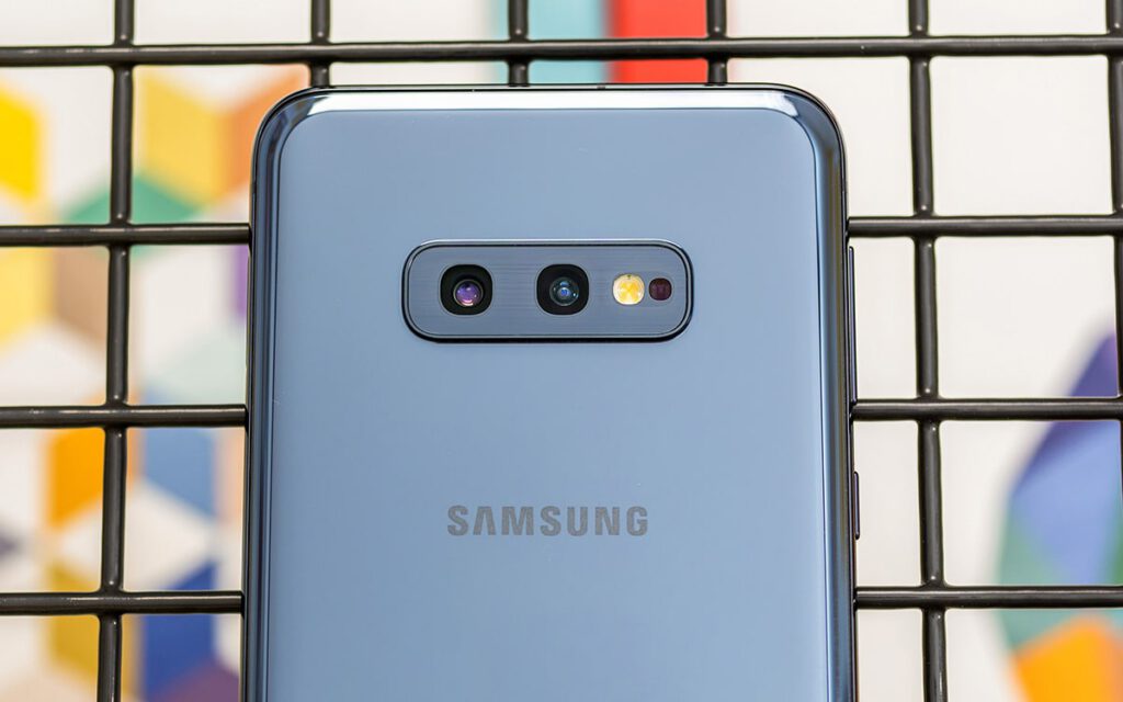 نقد و بررسی گوشی Samsung Galaxy S10e - گوشی پلازا