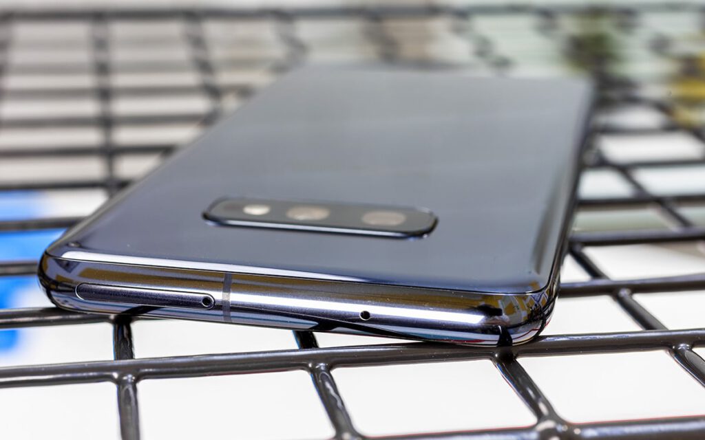 نقد و بررسی گوشی Samsung Galaxy S10e - گوشی پلازا