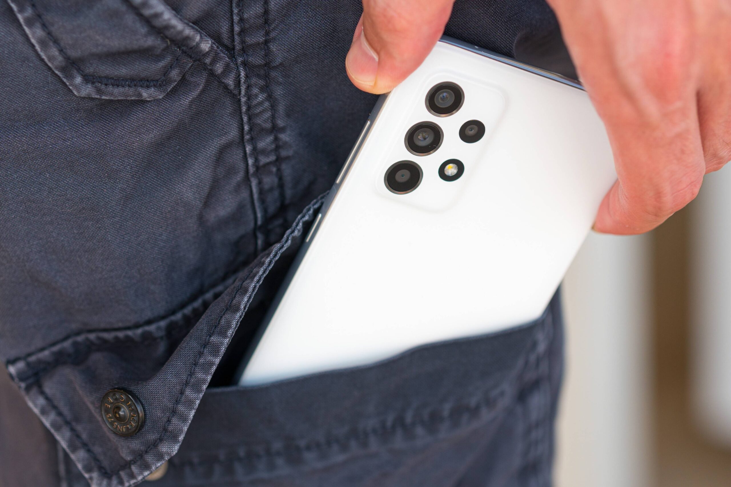 بررسی Galaxy A52s بعد از ۱۰ ماه! آیا هنوز ارزش خرید دارد؟