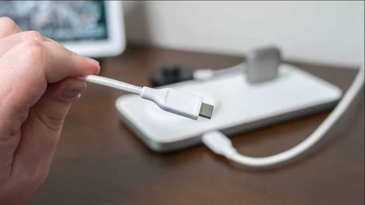 پورت USB-C آیفون چیست و چه ویژگی هایی دارد؟