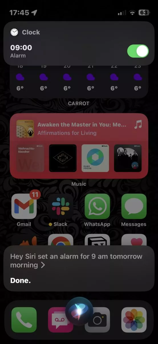 از طریق راهنمایی گرفتن از سیری(Siri)، میتوانید برای تنظیم زنگ آلارم اقدام کنید